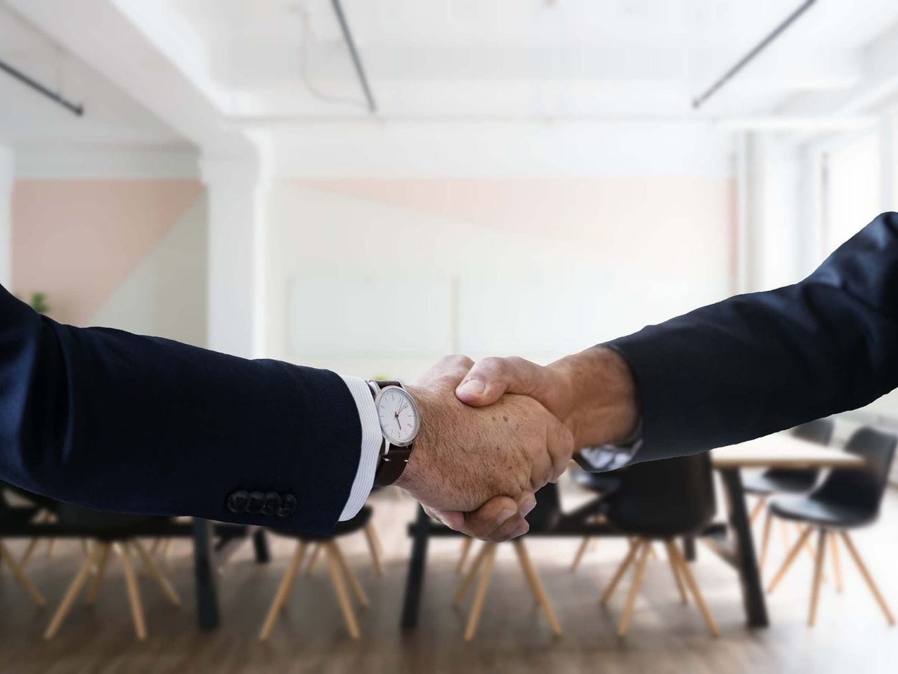 JUDIKATÚRA: Vyplatenie odmien a prémií zamestnancovi ako odporovateľný právny úkon