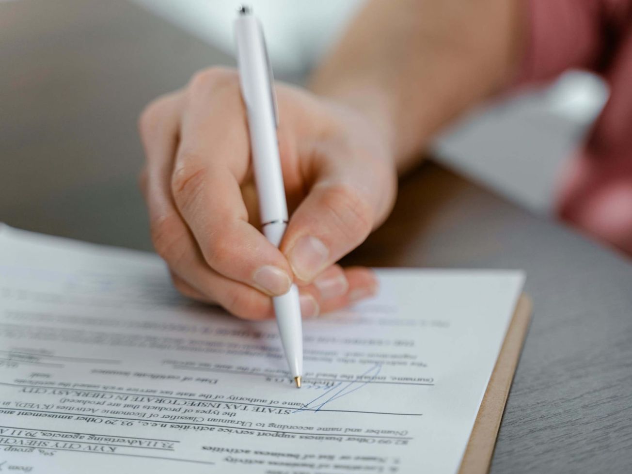 LEGISLATÍVA: Príprava zákona o osvedčovaní listín a podpisov na listinách okresnými úradmi a obcami