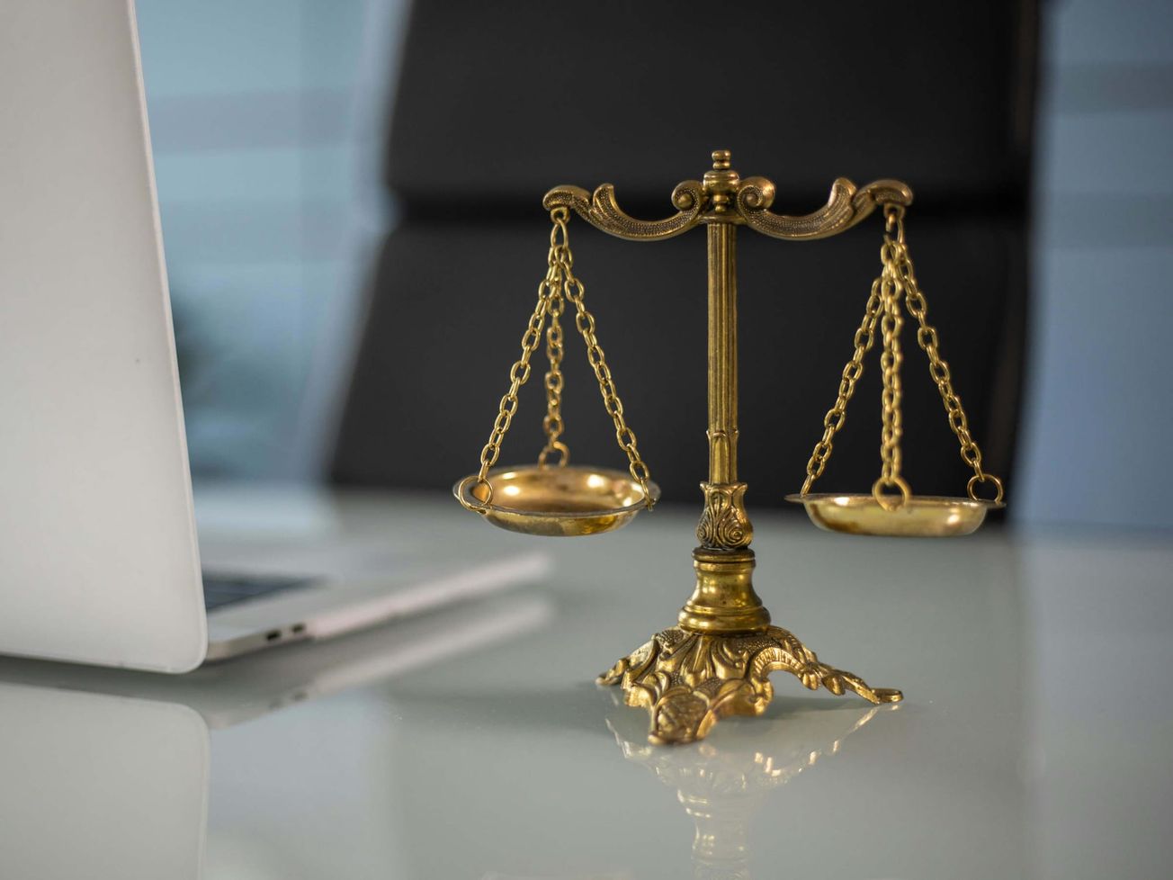 JUDIKATÚRA: Skutkový alebo právny omyl a svojvôľa pri rozhodovaní (aplikácii práva)