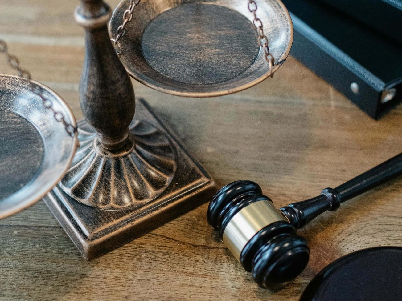 JUDIKATÚRA: Právo odoprieť výpoveď po právoplatnom odsúdení za spáchaný skutok