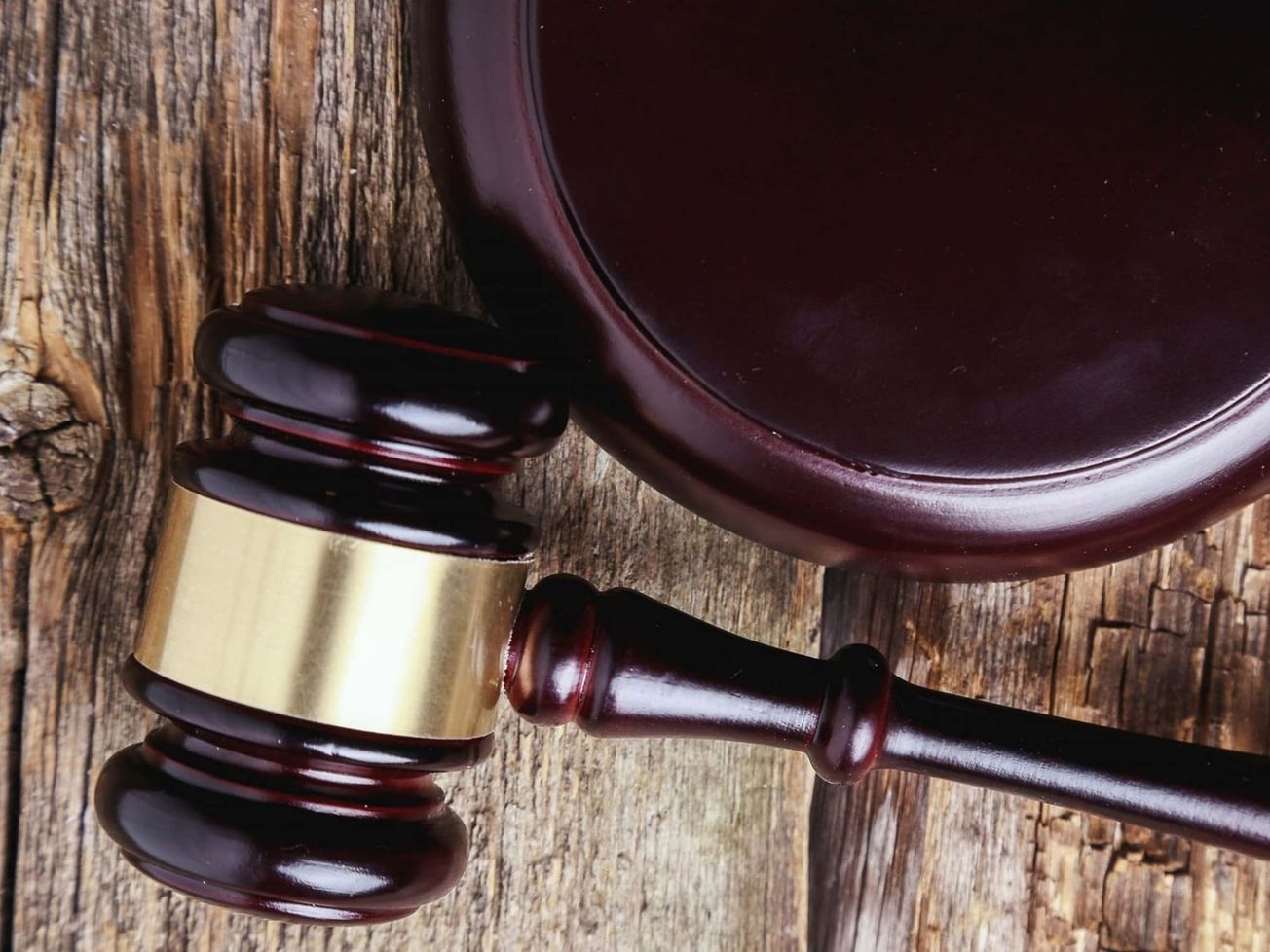 JUDIKATÚRA: Zavinenie poškodeného ako dôvod na zbavenie sa objektívnej zodpovednosti podľa § 427 ods. 1 OZ