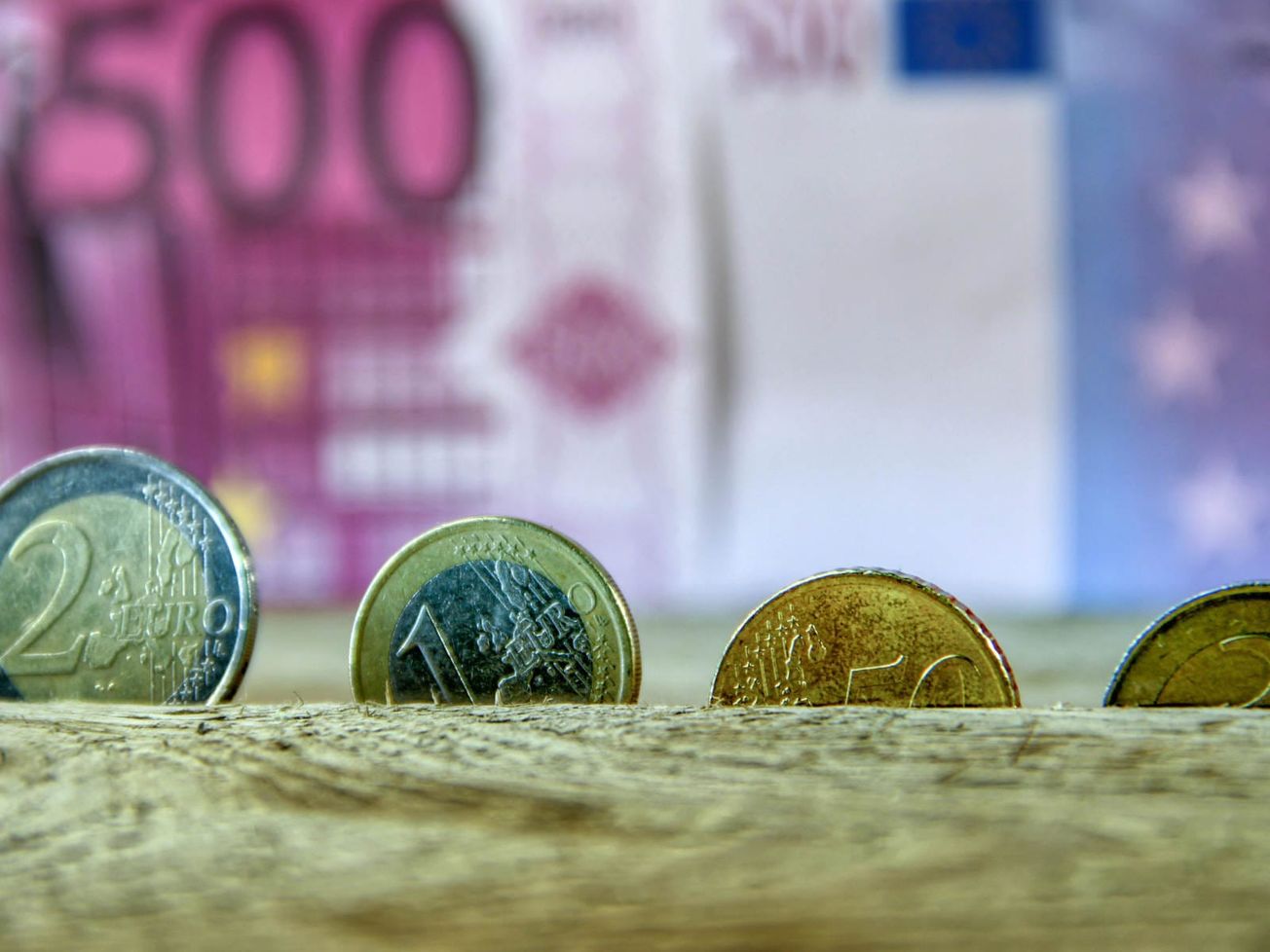 JUDIKATÚRA: Valorizácia priemerného zárobku pri nároku na náhradu mzdy z neplatného skončenia pracovného pomeru