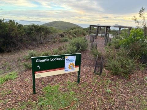 Parks Victoria rangers close Mt Oberon track in escalating pay dispute