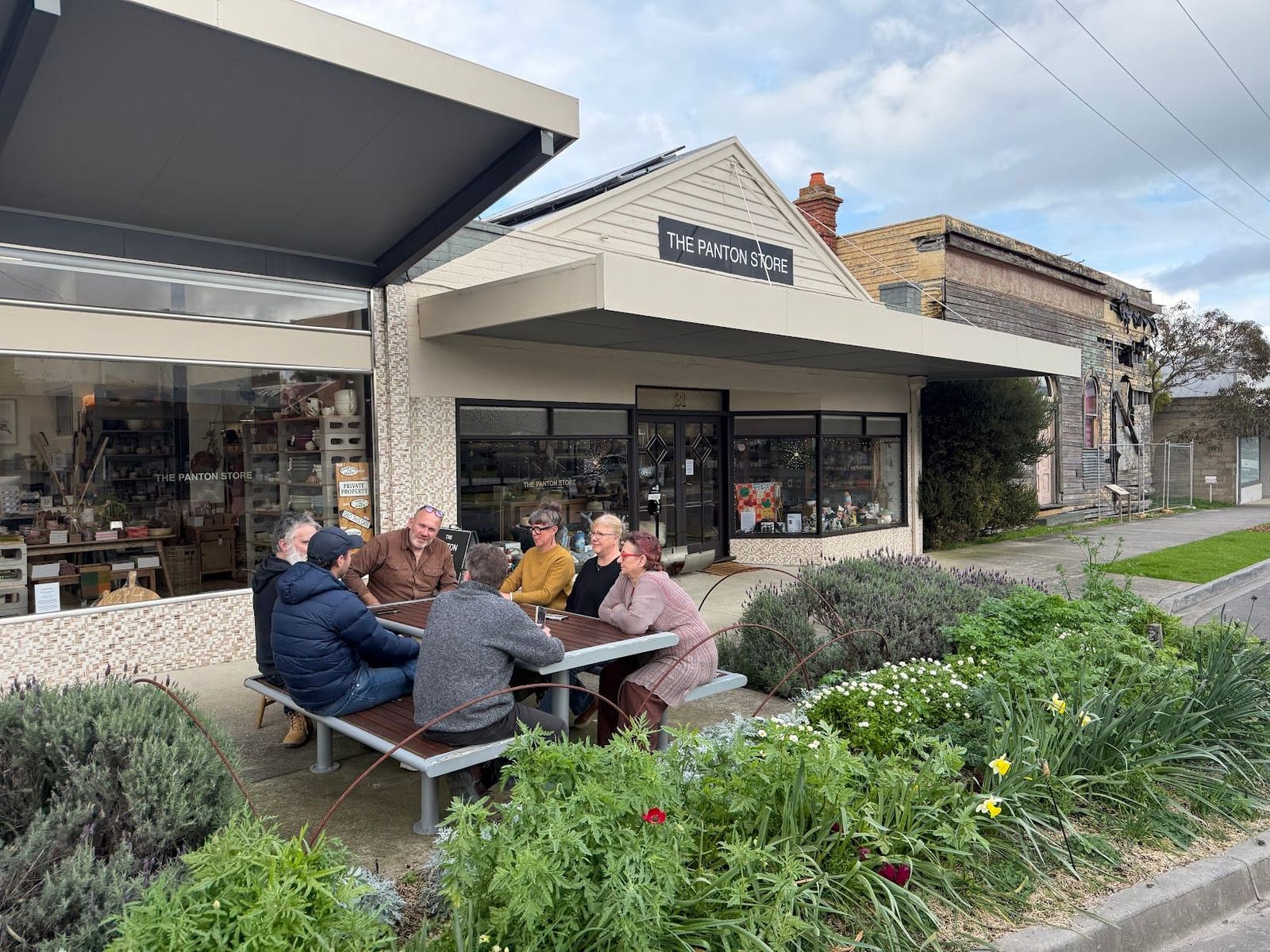 Toora rallies behind the Royal Standard