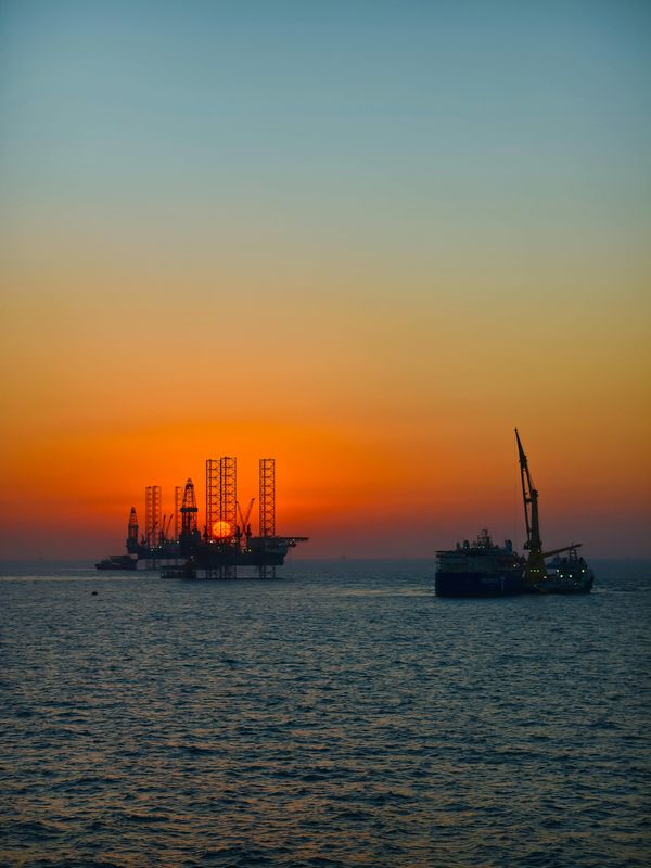 Warnings on oil well containment and pipeline contamination