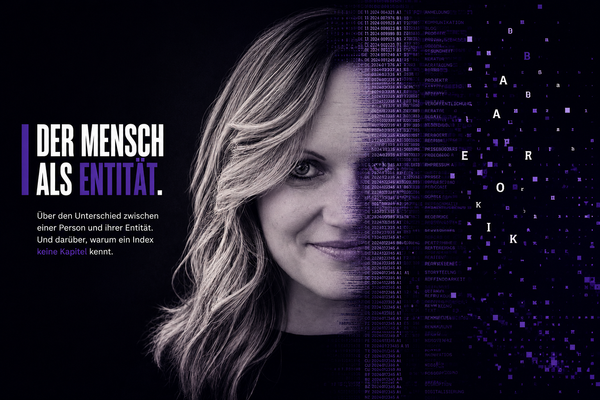 Porträt von Elfie Schürfeld-Todor: linke Gesichtshälfte fotografisch, die rechte löst sich in violette Datenzeilen und Buchstaben auf. Titelzeile: Der Mensch als Entität.