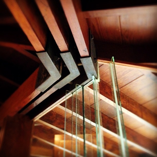 I’ve never seen anything like the way the structure and glass come together at this corner. Insane details at the Shaffer House by John Lautner.  (Taken with instagram)
