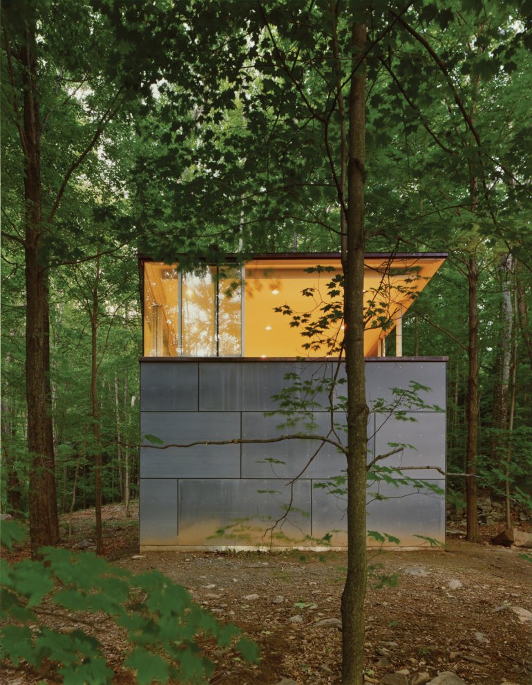 architizer:

A Platonic cube with closed stacks beneath, and an open study on top:&nbsp;Scholar’s Library by&nbsp;Peter Gluck and Partners.&nbsp;
Photo: Paul Warchol.

Beautiful image.