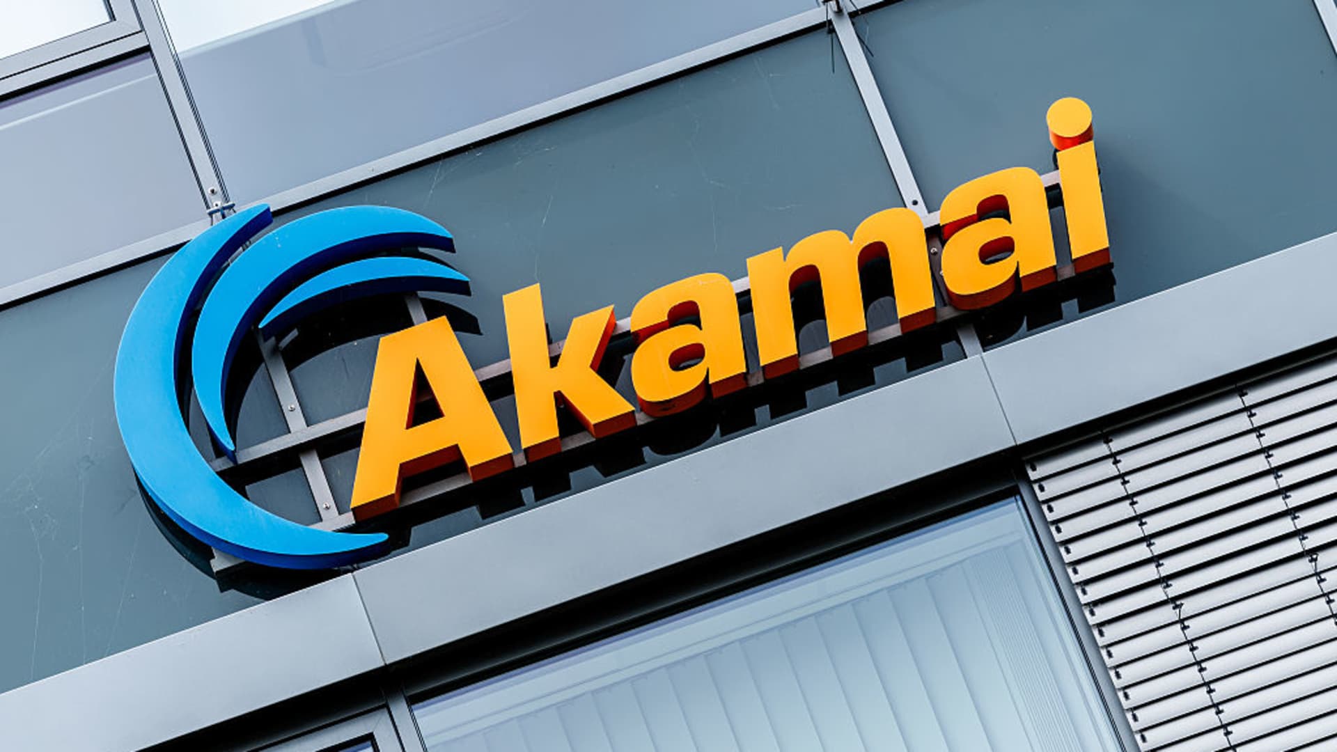 Anthropic 簽下 Akamai $1.8B 七年雲合約