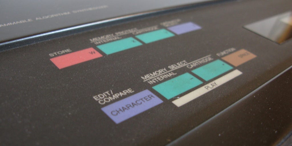 Yamaha DX7 面板的特寫