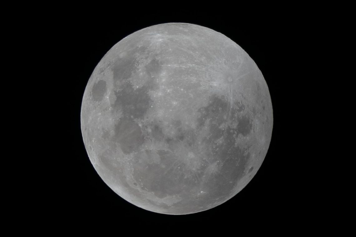 Full moon before eclipse