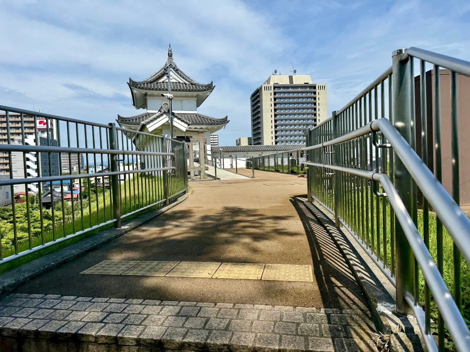 通往复原富士见橹的公园步道