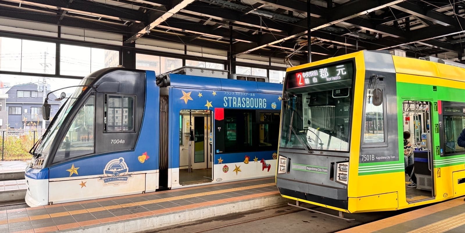 鹿儿岛街头的路面电车