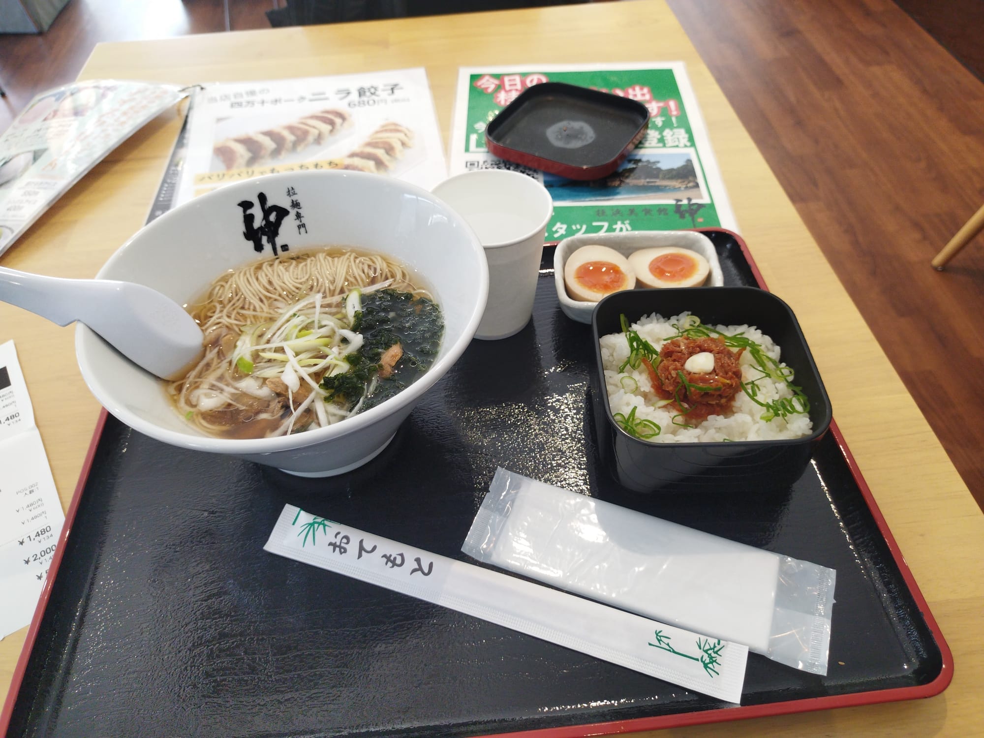 桂滨餐厅的鲣鱼拉面与盖饭套餐