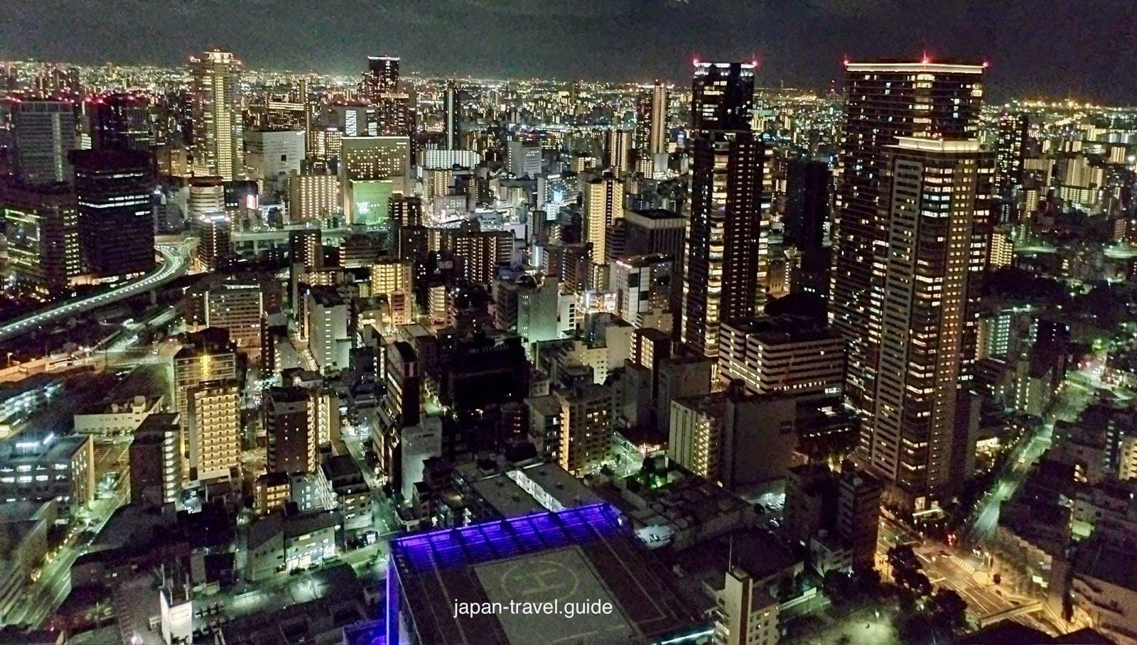 从空中庭园展望台俯瞰大阪夜景