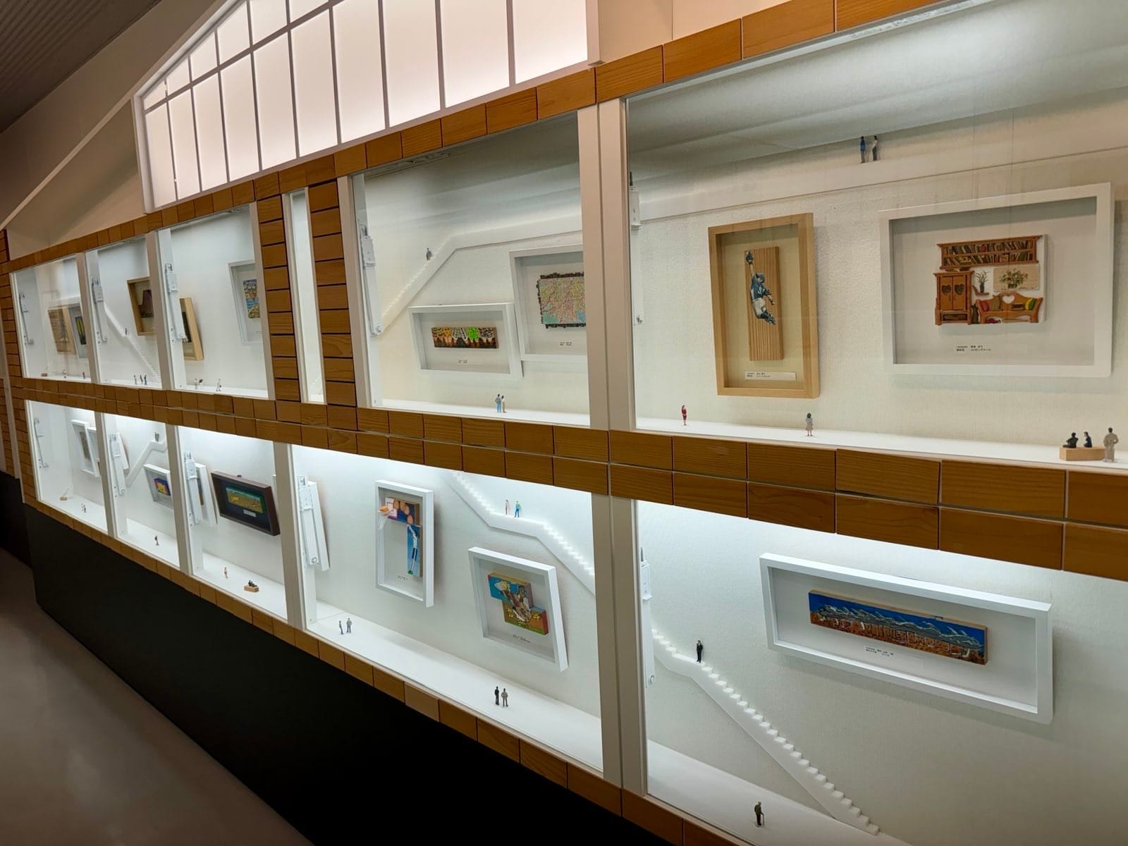 以鱼糕木板为画布的艺术作品展览
