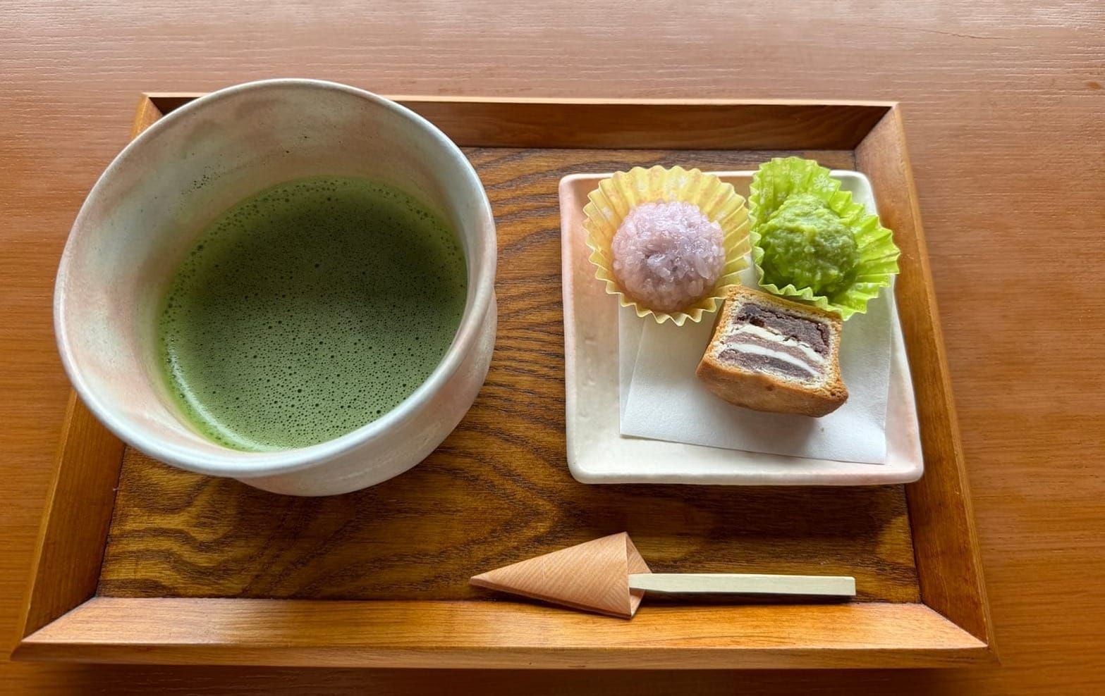 观澜亭的一碗抹茶与双色和果子