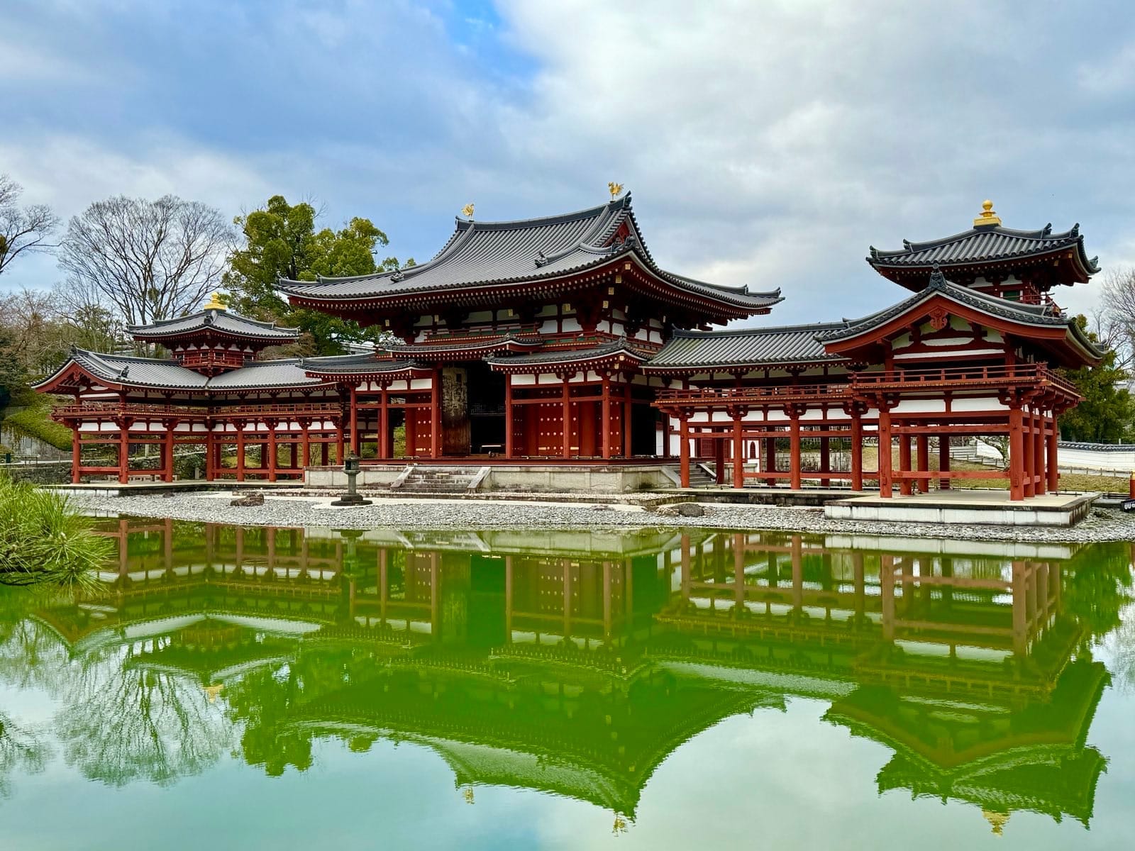 平等院净土庭园中的池水与建筑