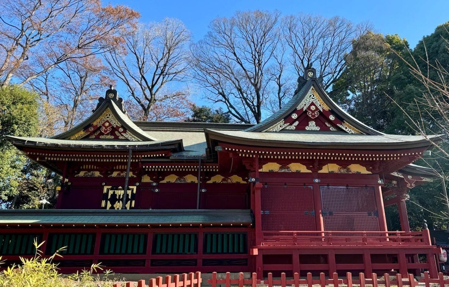 三芳野神社鲜艳的朱红色社殿