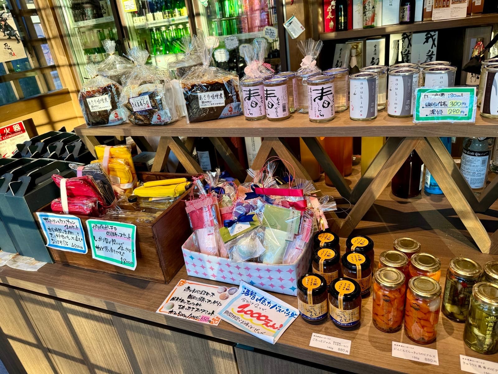 礼品店里的调味品与伴手礼