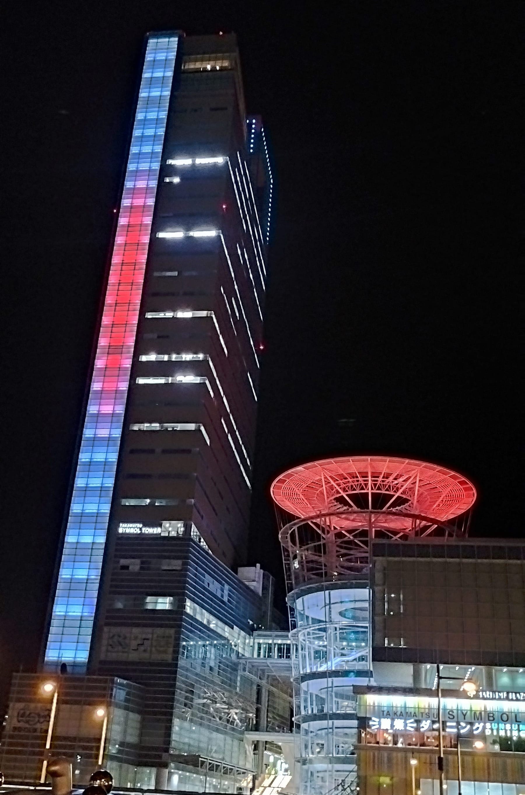 夜间亮灯的高松地标塔