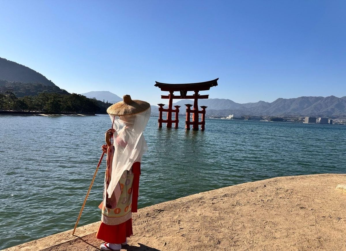 严岛神社海中大鸟居与宫岛海岸