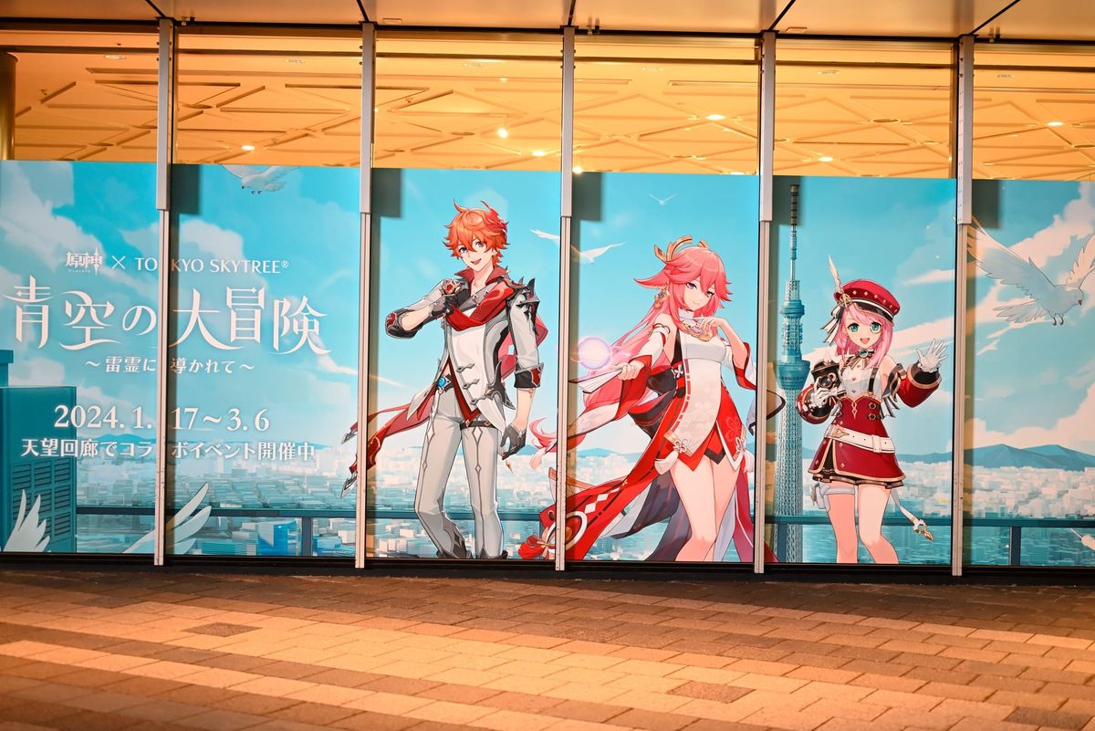 东京晴空塔内的原神活动展示板