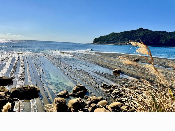 日南海岸青岛一带的波状岩与蓝色海面