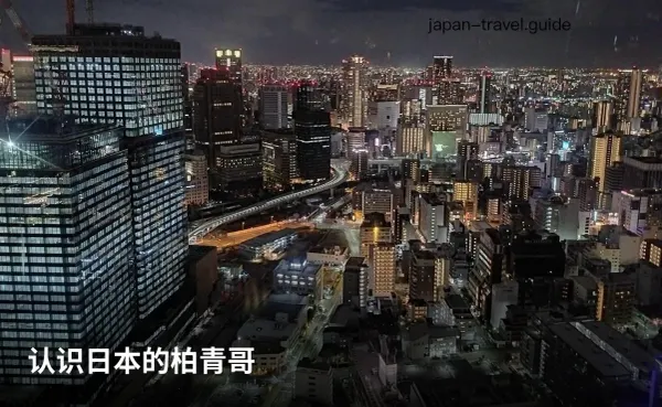 大阪梅田夜间的高楼与城市灯光