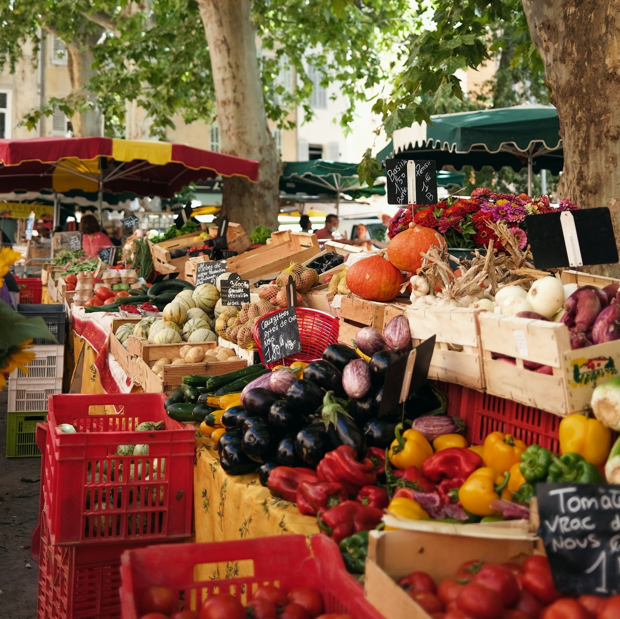 fruit stand on the street during daytime