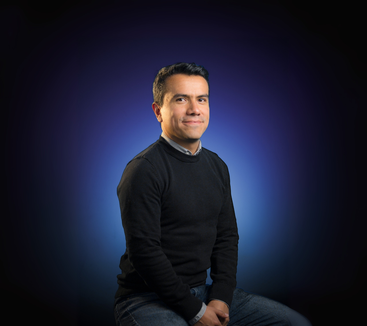 Una vida entre números y voltios: el viaje de Manuel por el mundo de la energía