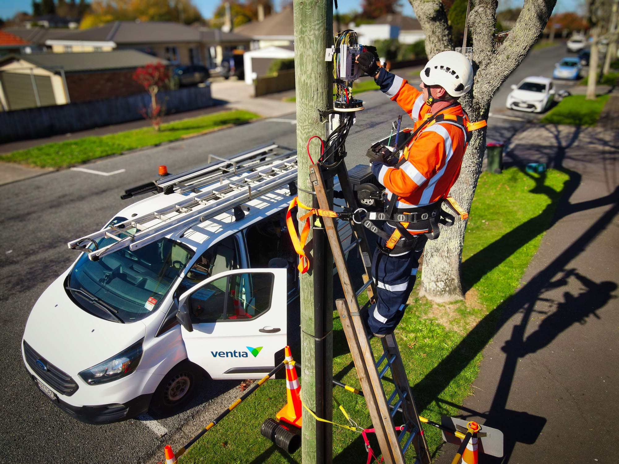 Ventia working on Tuatahi First Fibre network. 