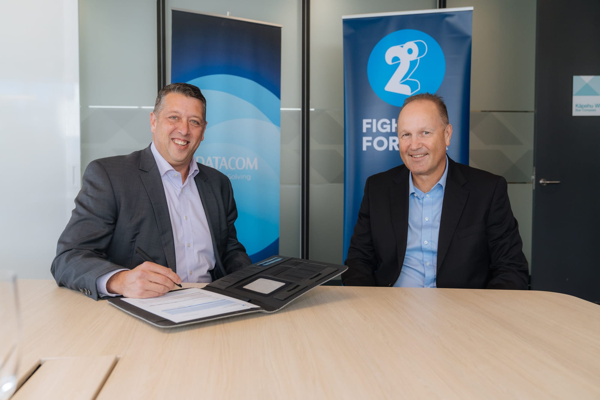 Datacom managing director Justin Gray and 2degrees chief business officer Andrew Fairgray.