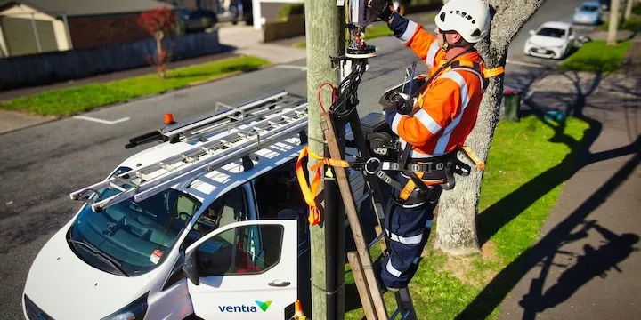 Ventia working on Tuatahi First Fibre network. 