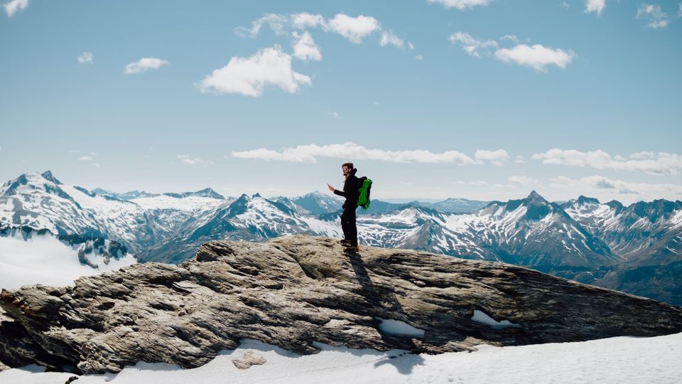 Sir Edmund Hillary’s grandson, George Hillary testing One NZ Satellite TXT service in Otago. 