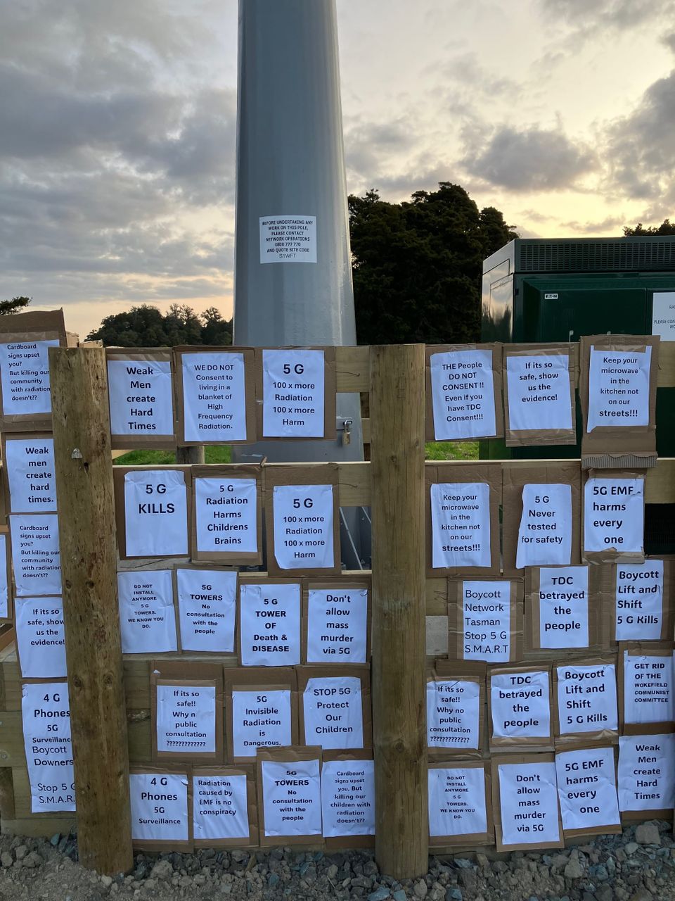 Cell tower criticism festoons Nelson site. 