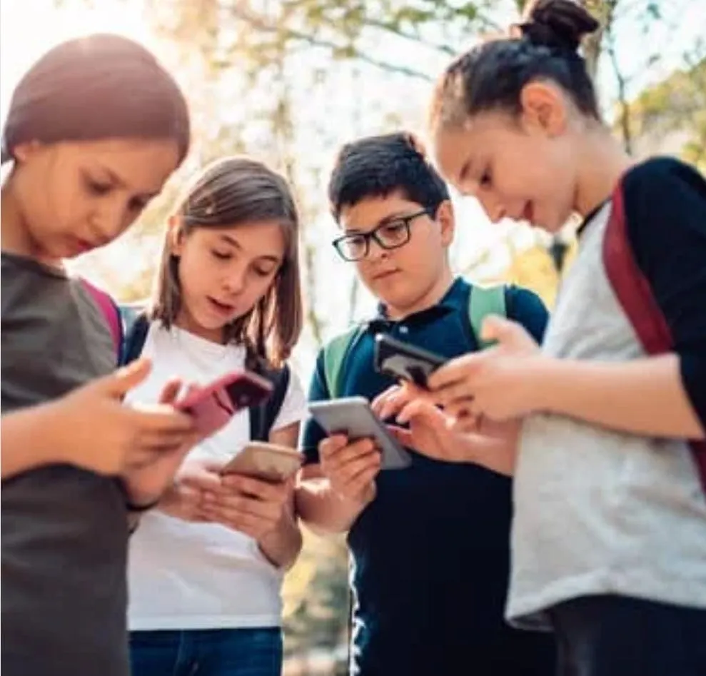 Bipartisan Legislation Introduced To Study Cell Phones In Schools