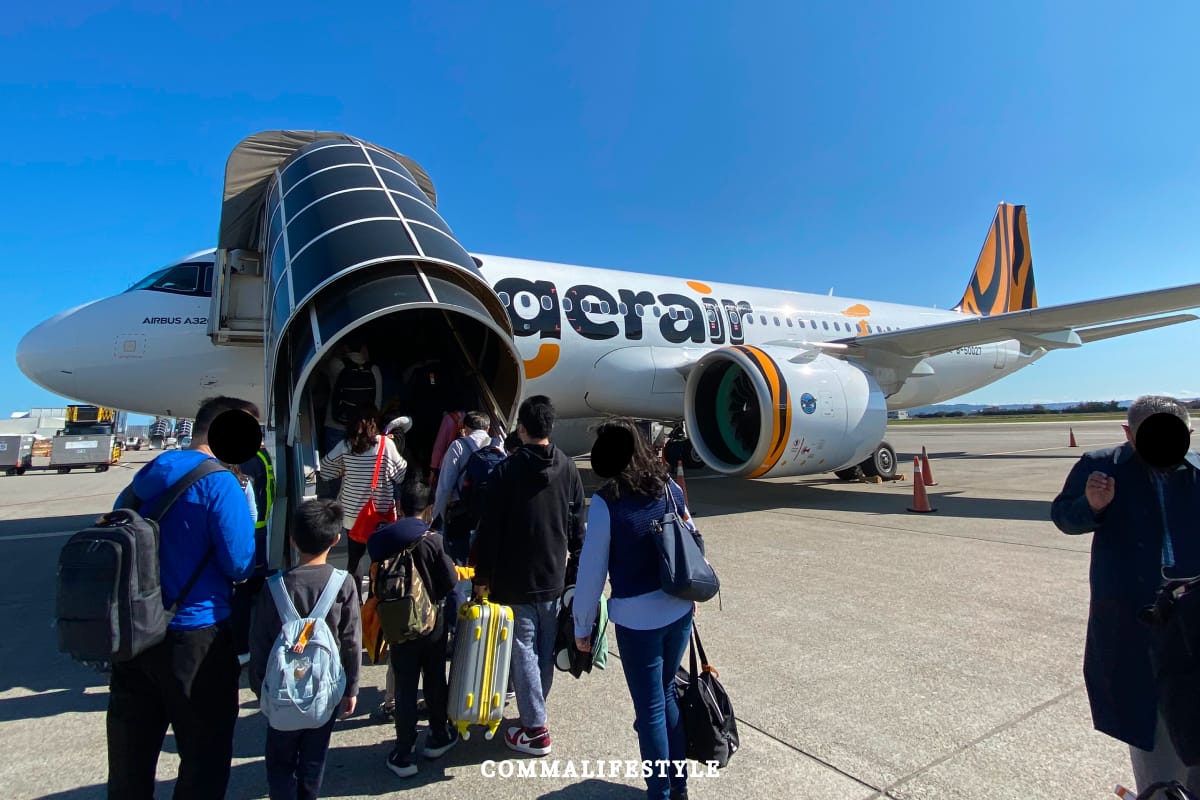 台灣虎航飛岡山班機，搭機者正依序上機