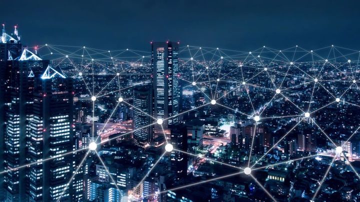 What are the important aspects of a data fabric architecture?