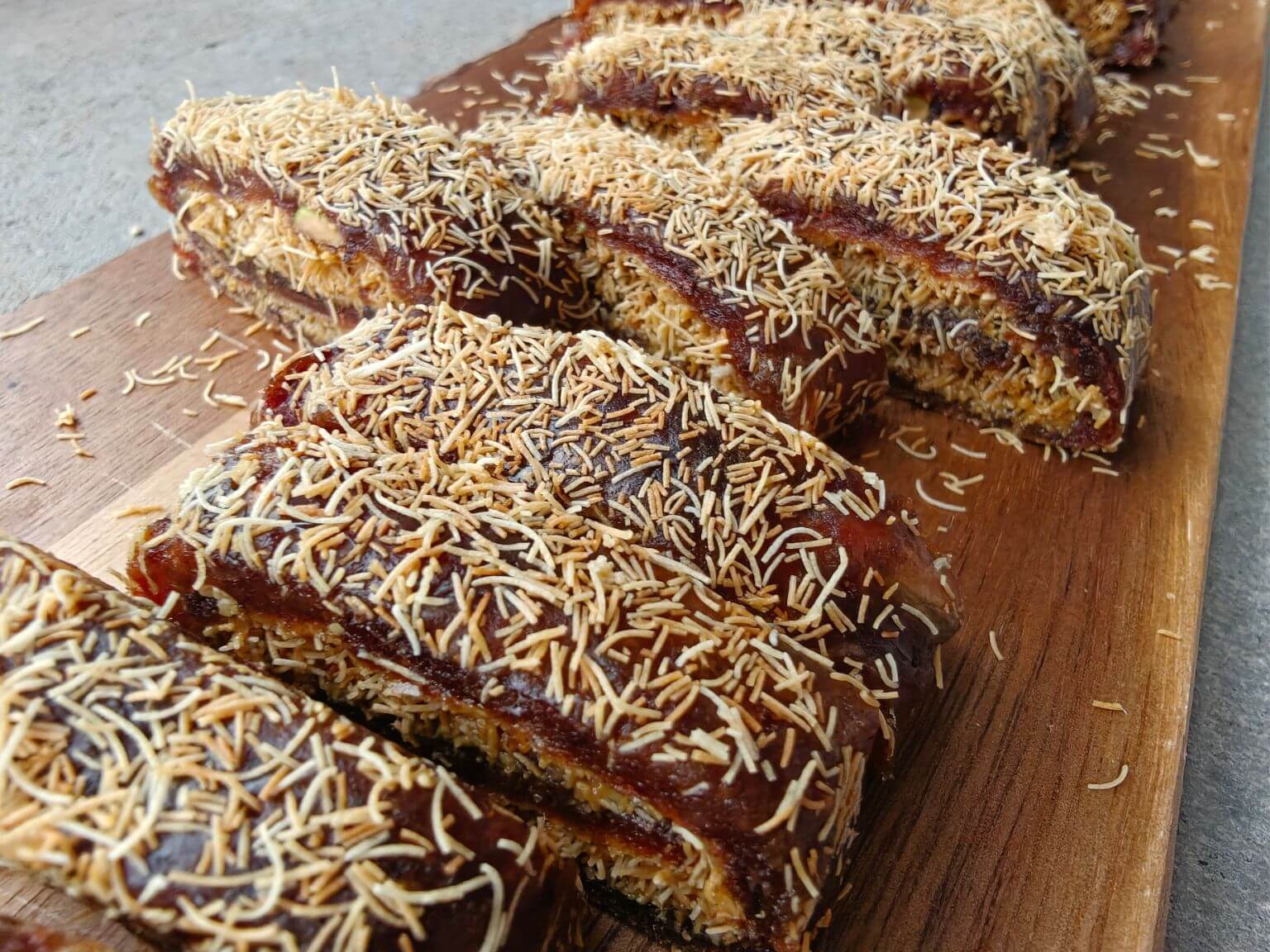 healthy no-bake date dessert with pistachio and crispy kataifi slices