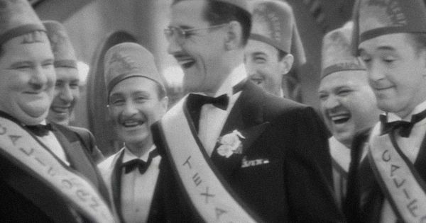Laughing conventioneers in Sons of the Desert (1933)
