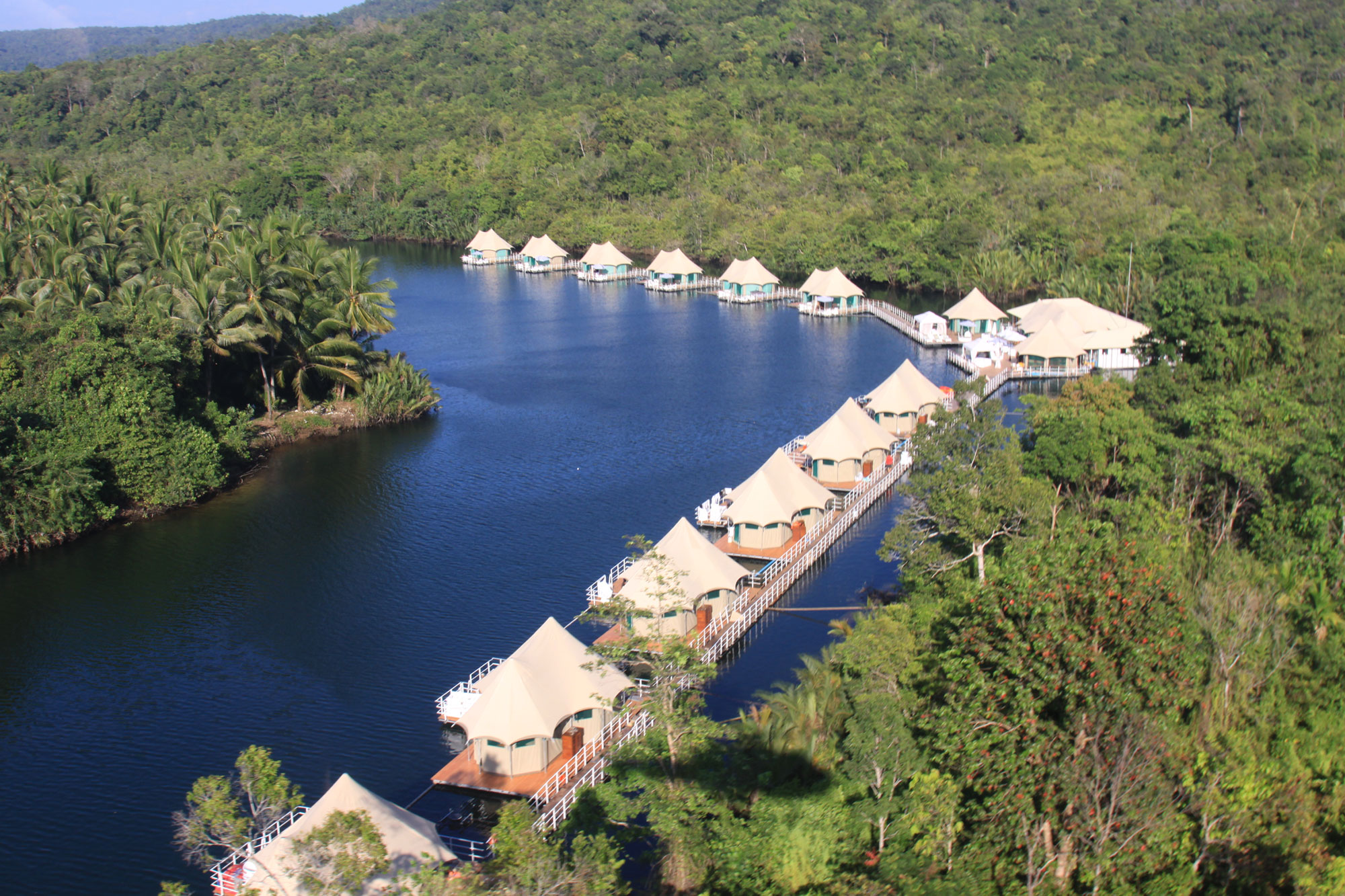aerial photo of 4 Rivers Floating Lodge