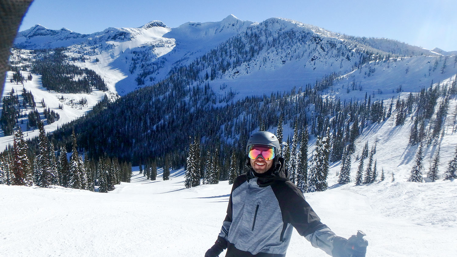 Dan skiing