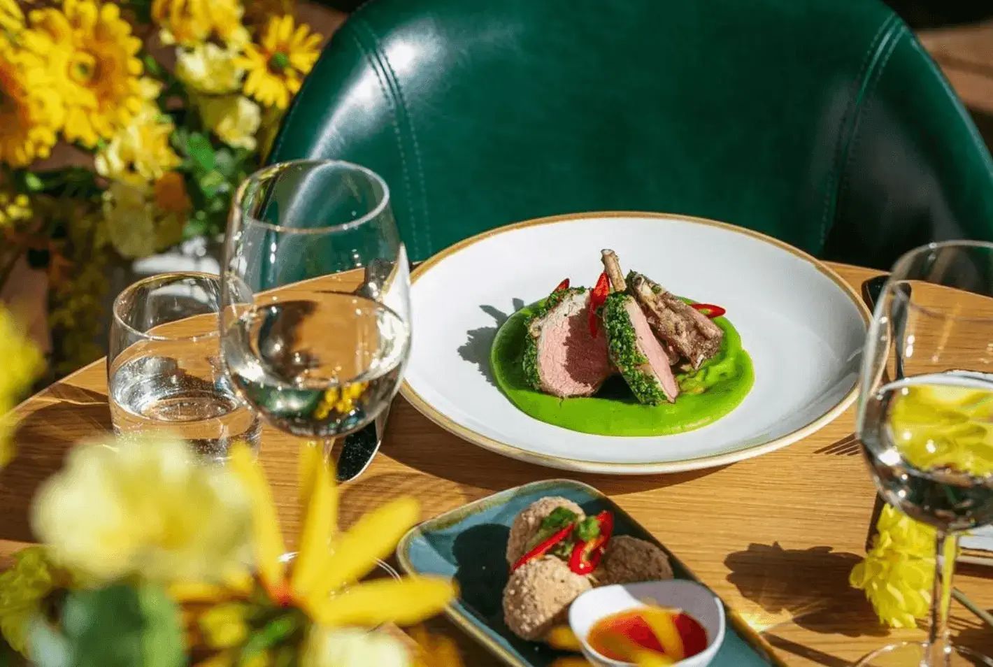 SMITH'S BAR & GRILL, Paddington - Bottomless drinks & 50% off food on 3rd & 4th March