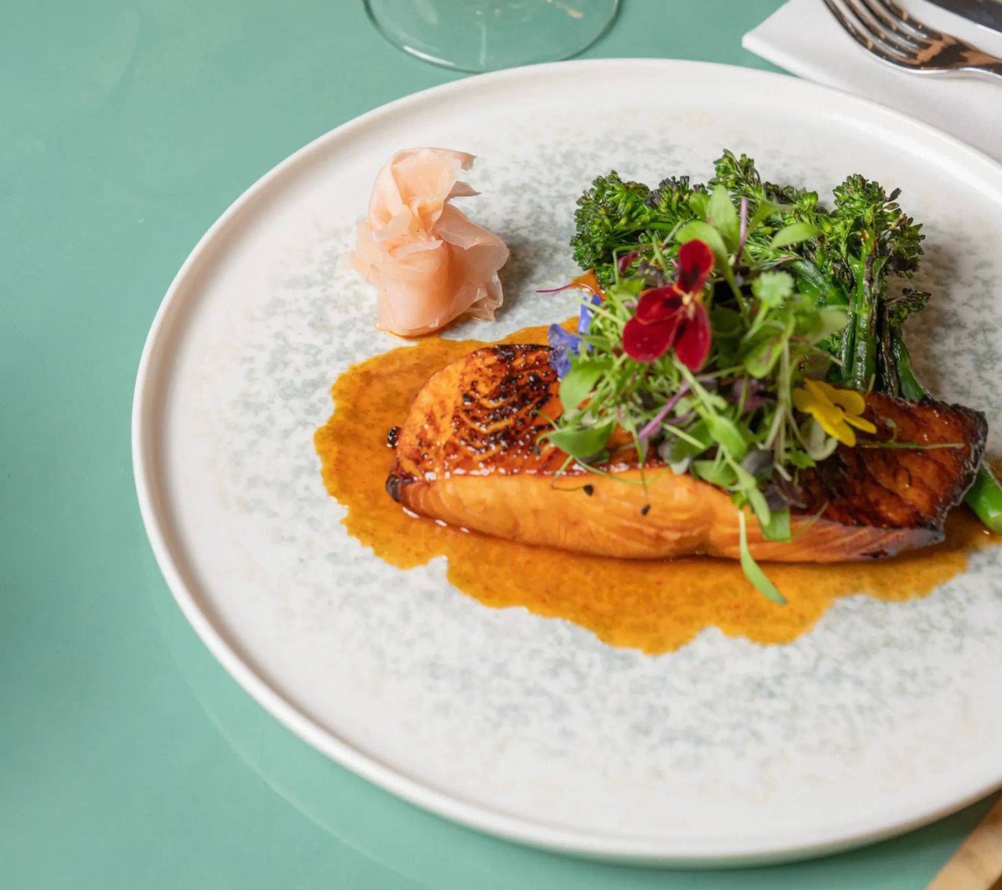 THE RESIDENCY, Notting Hill - 50% off food Sunday to Friday until 6th April