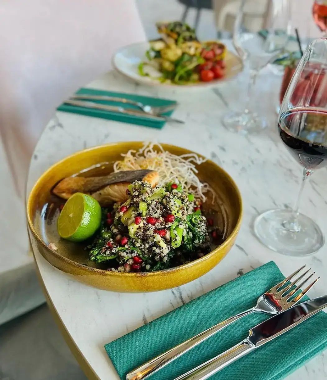 LOUIS EARLSFIELD - 50% off food until 14th October