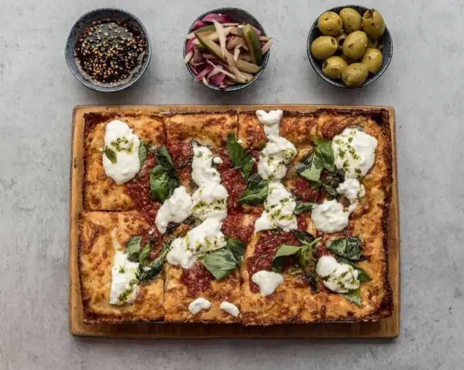 🔒 VIP CLUB: 50% off sharer pizzas in White City until 16th November