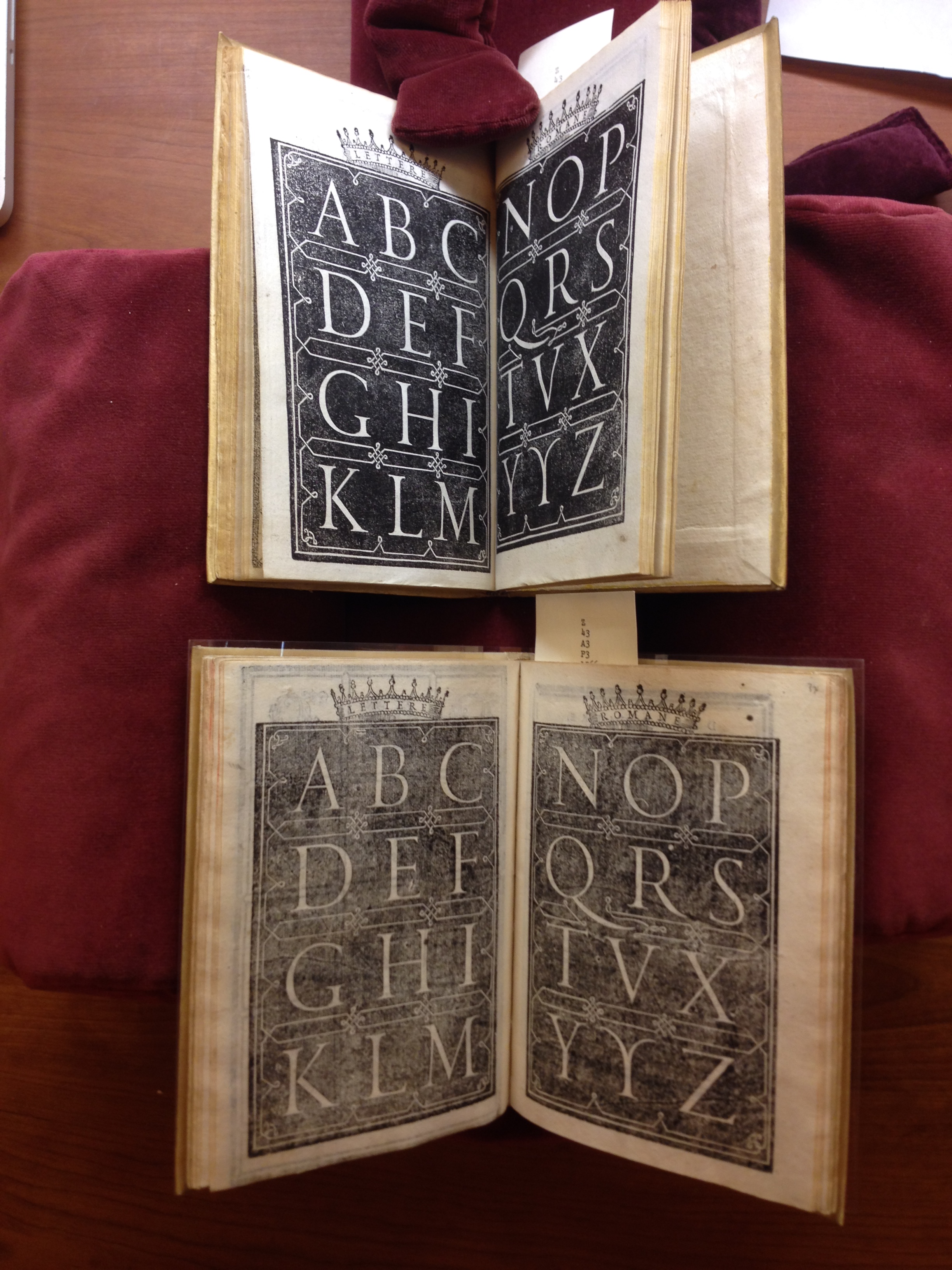 Comparing 2 copies of Compendio del Gran Volume de L'Arte... by G. Palatino. 1566 & (?) at the Harry Ransom Center