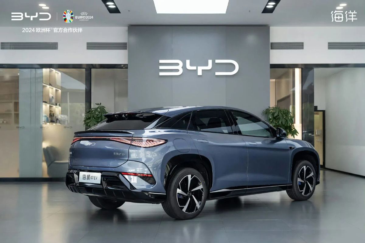 Global EV Sales Hit 20.5 Million in 2025 as BYD Overtakes Tesla