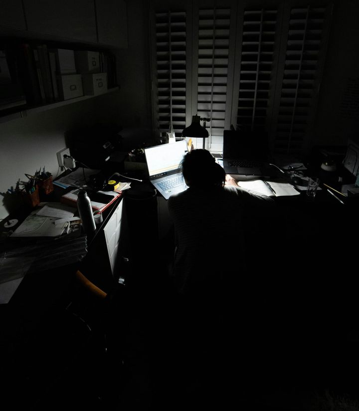 Out of Office, Still Online: Are AI Assistants Fueling the 24/7 Employee?